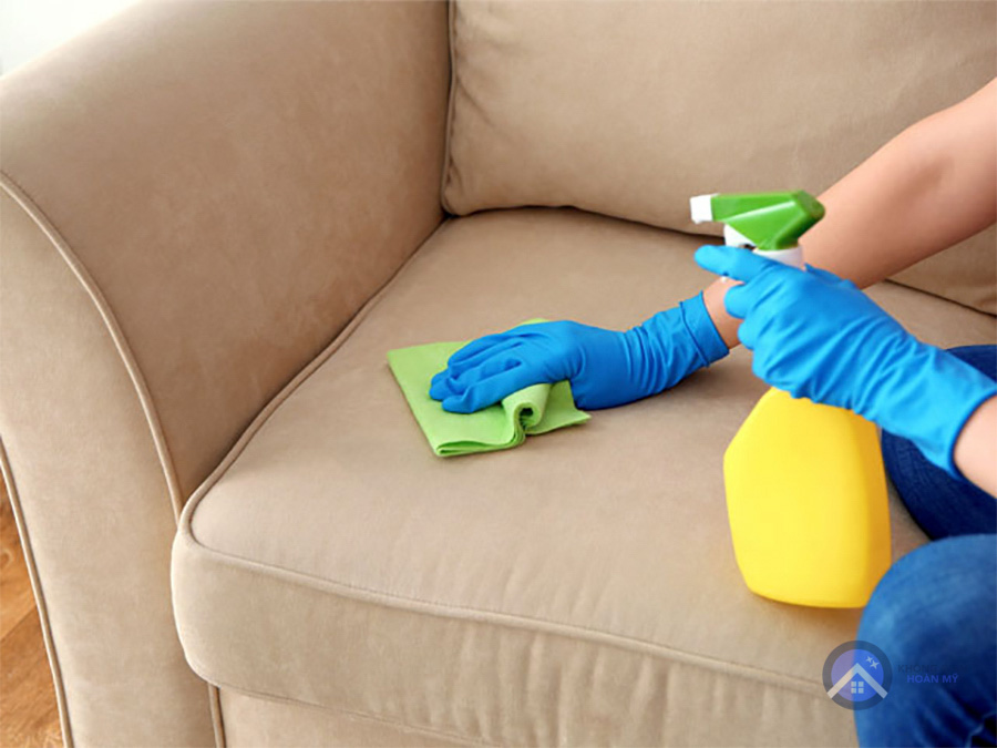 Cồn làm sạch sofa vải